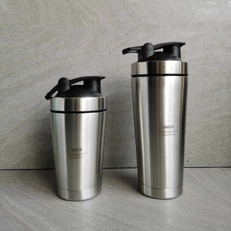 Rostfri shaker för träning